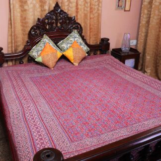 Red Kantha stitch Double Bedspread / Duvet with traditional patterns in red and blue color