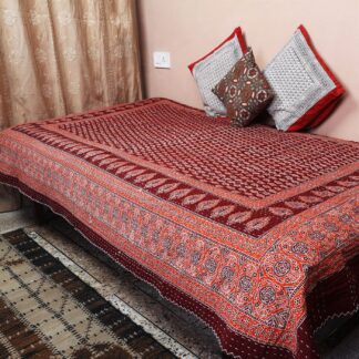 Maroon Kantha stitch Single Bedspread / Duvet with traditional leaves patterns in blue color